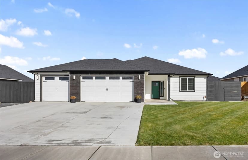 Property photo for 909 Ne 5th Avenue, Ephrata