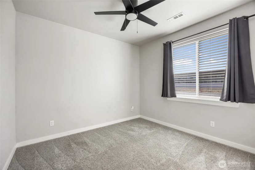 Property photo for 909 Ne 5th Avenue, Ephrata photo 24