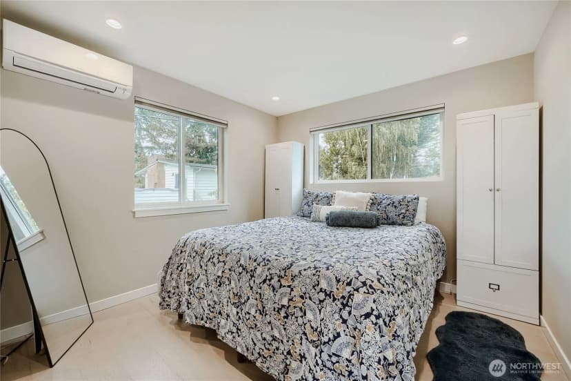 Property photo for 12534 C 5th Avenue Ne, Seattle photo 11