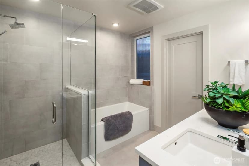 Property photo for 1516 Bigelow Avenue N, Seattle photo 17