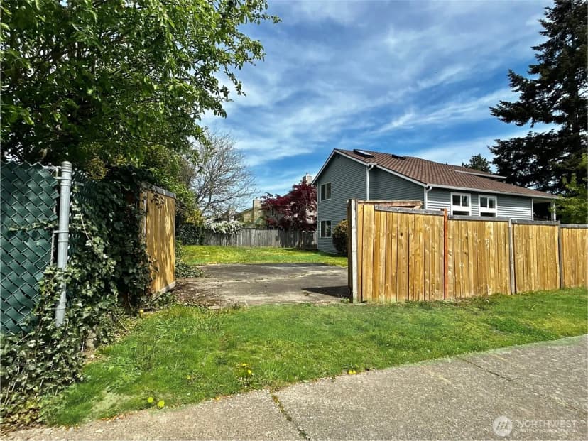 Property photo for 21523 129th Avenue Se, Kent photo 34