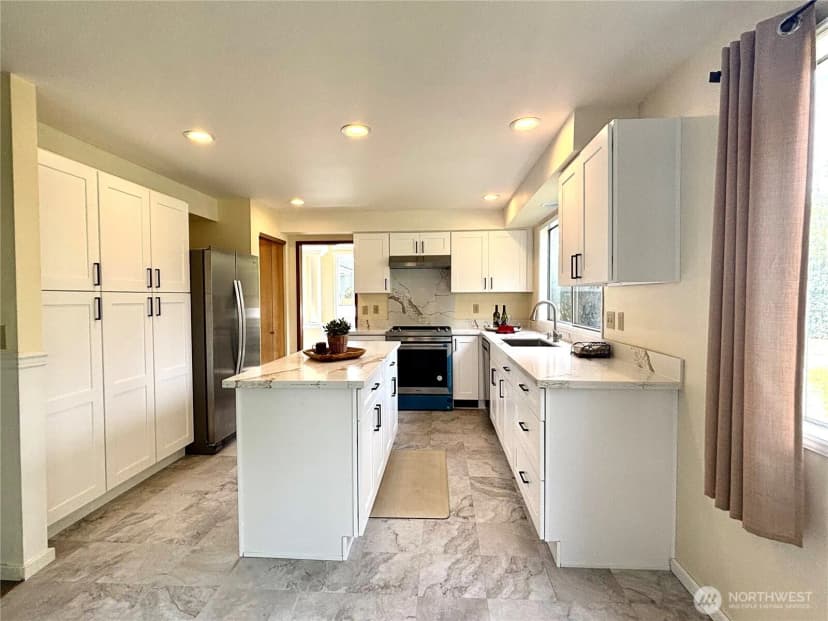 Property photo for 21523 129th Avenue Se, Kent photo 18