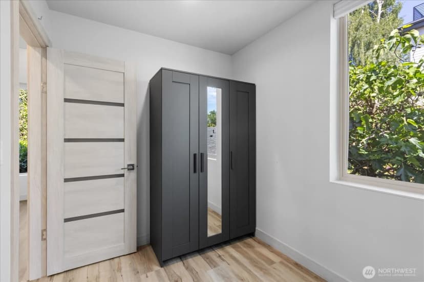 Property photo for 3953 1st Avenue Ne #a, Seattle photo 16