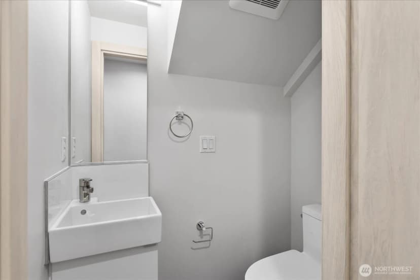 Property photo for 3953 1st Avenue Ne #a, Seattle photo 30