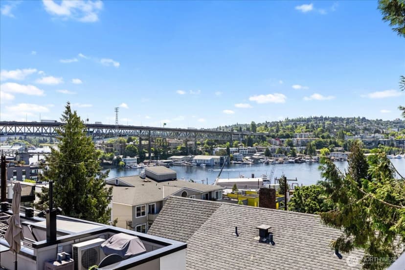 Property photo for 3953 1st Avenue Ne #a, Seattle photo 29