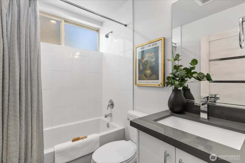 Property photo for 3953 1st Avenue Ne #a, Seattle photo 14