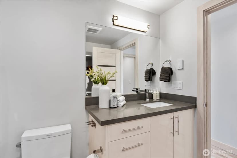 Property photo for 3953 1st Avenue Ne #a, Seattle photo 22