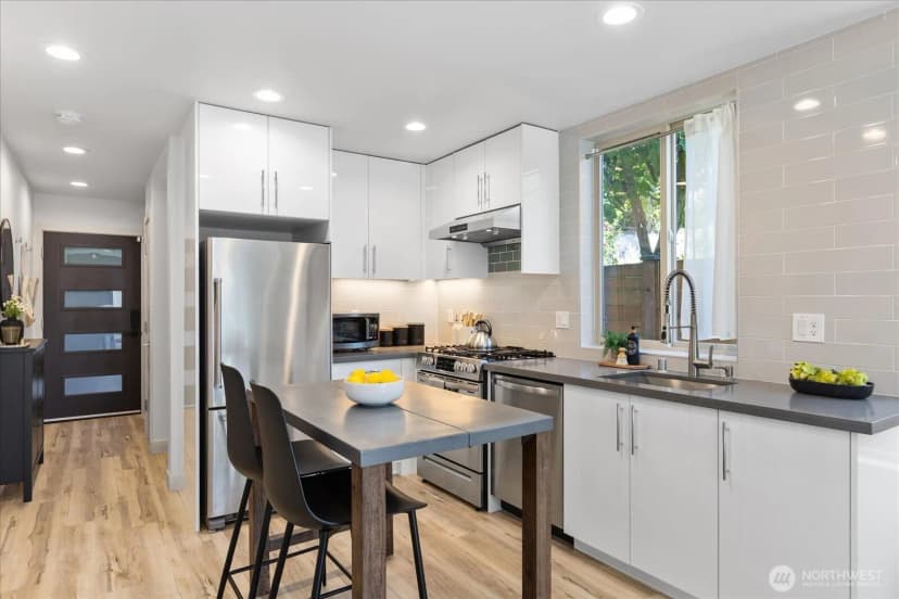 Property photo for 3953 1st Avenue Ne #a, Seattle photo 10