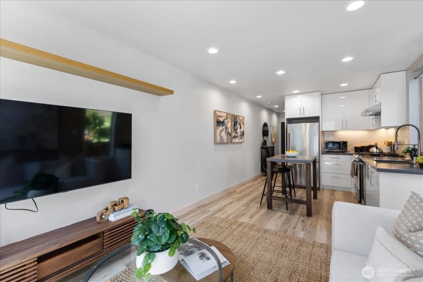Property photo for 3953 1st Avenue Ne #a, Seattle photo 11