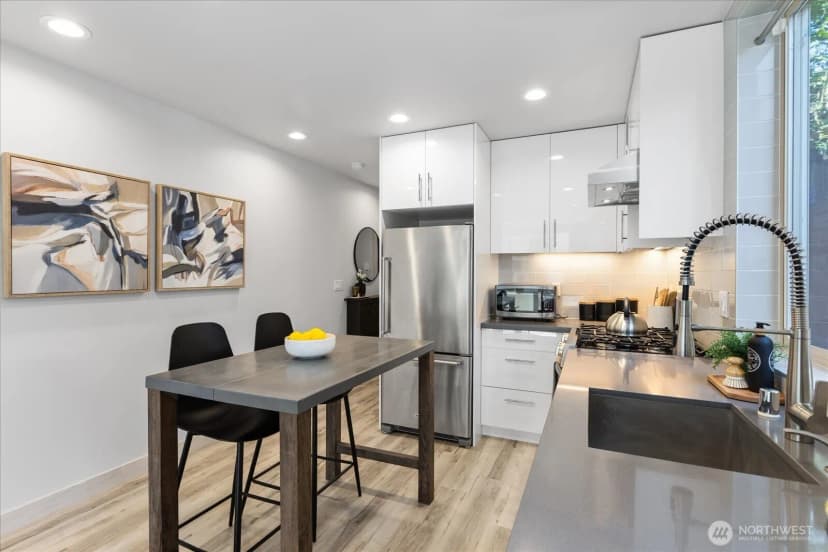 Property photo for 3953 1st Avenue Ne #a, Seattle photo 9