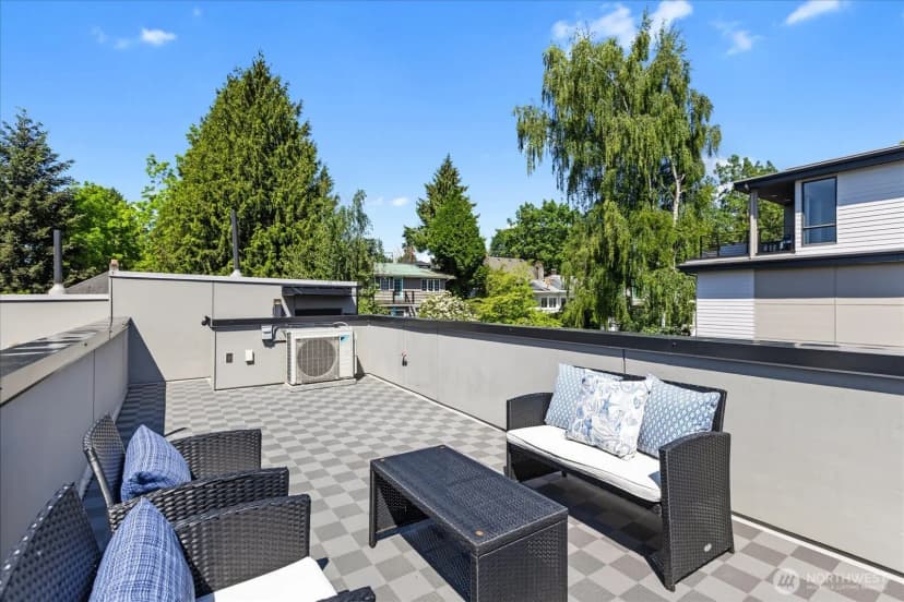 Property photo for 3953 1st Avenue Ne #a, Seattle photo 28