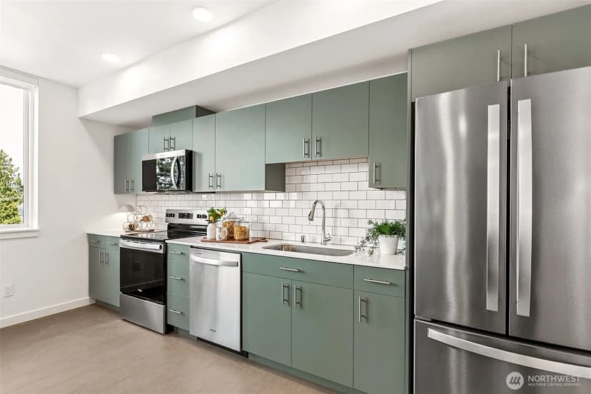 Property photo for 5819 Phinney Avenue N #405, Seattle photo 8