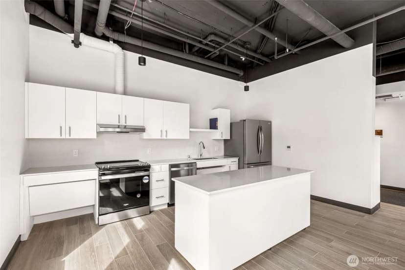 Property photo for 5819 Phinney Avenue N #405, Seattle photo 17