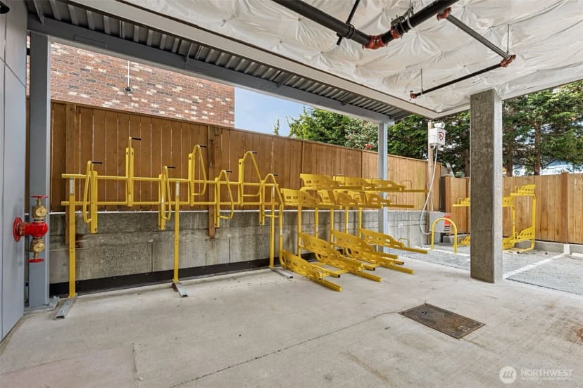 Property photo for 5819 Phinney Avenue N #405, Seattle photo 20