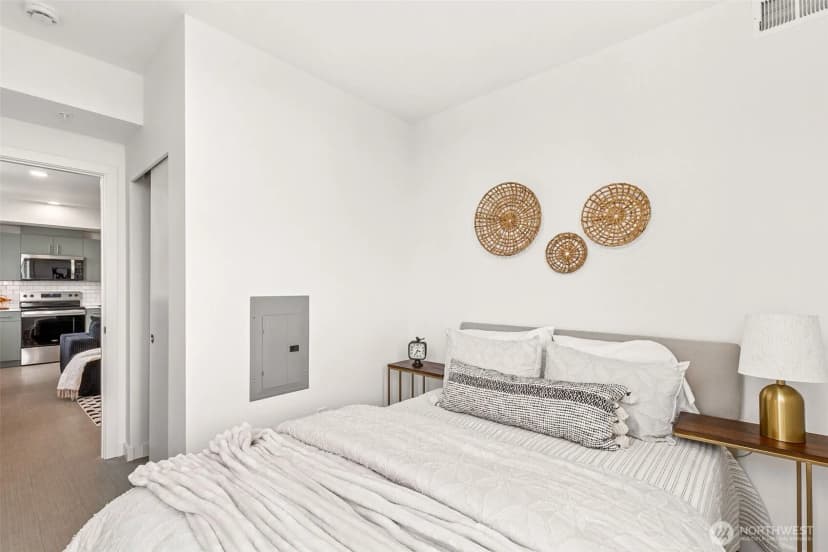 Property photo for 5819 Phinney Avenue N #405, Seattle photo 12