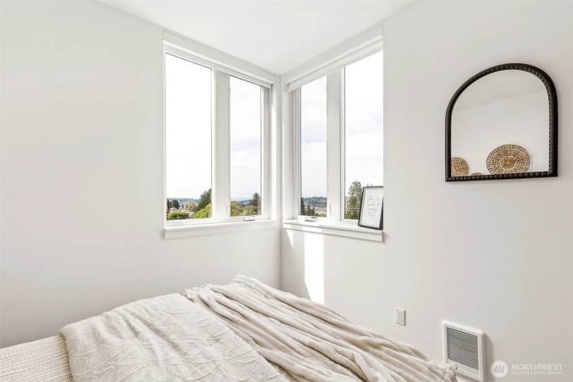 Property photo for 5819 Phinney Avenue N #405, Seattle photo 11