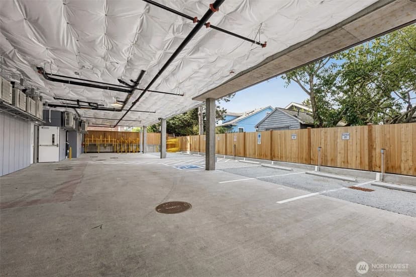 Property photo for 5819 Phinney Avenue N #405, Seattle photo 19