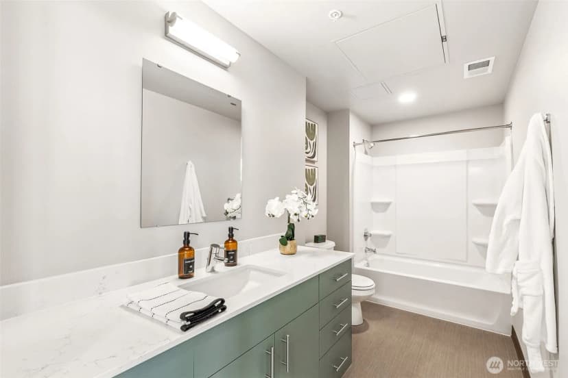 Property photo for 5819 Phinney Avenue N #405, Seattle photo 9