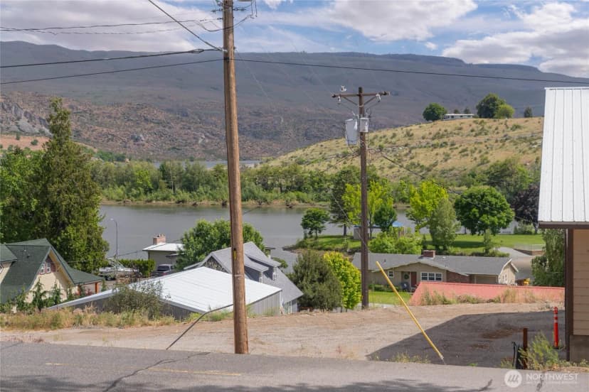 Property photo for 462 Beach Street, Pateros photo 13