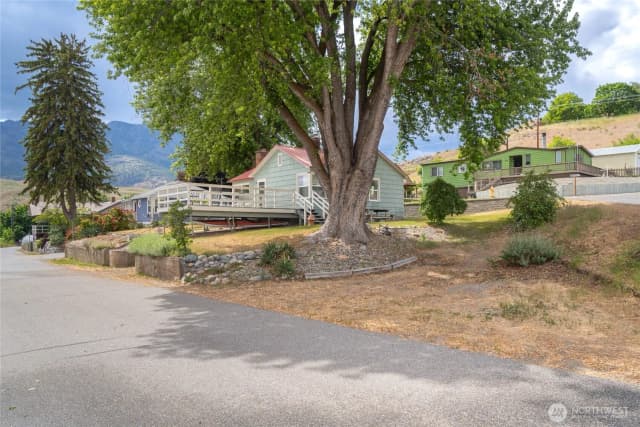 Property photo for 462 Beach Street, Pateros photo 2