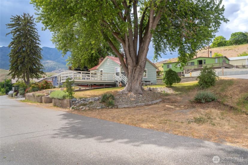 Property photo for 462 Beach Street, Pateros photo 2