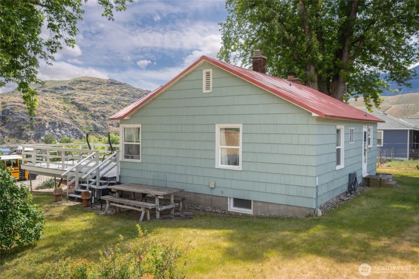 Property photo for 462 Beach Street, Pateros photo 15