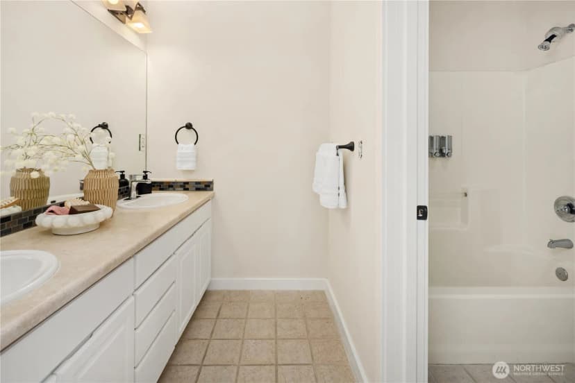 Property photo for 5546 159th Place Se, Bellevue photo 32
