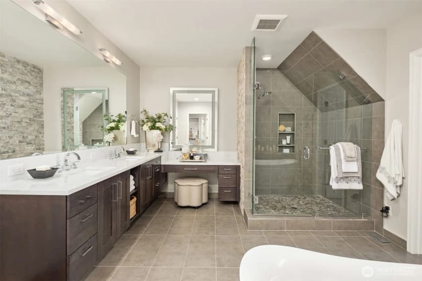 Property photo for 2400 100th Avenue Ne, Bellevue photo 16