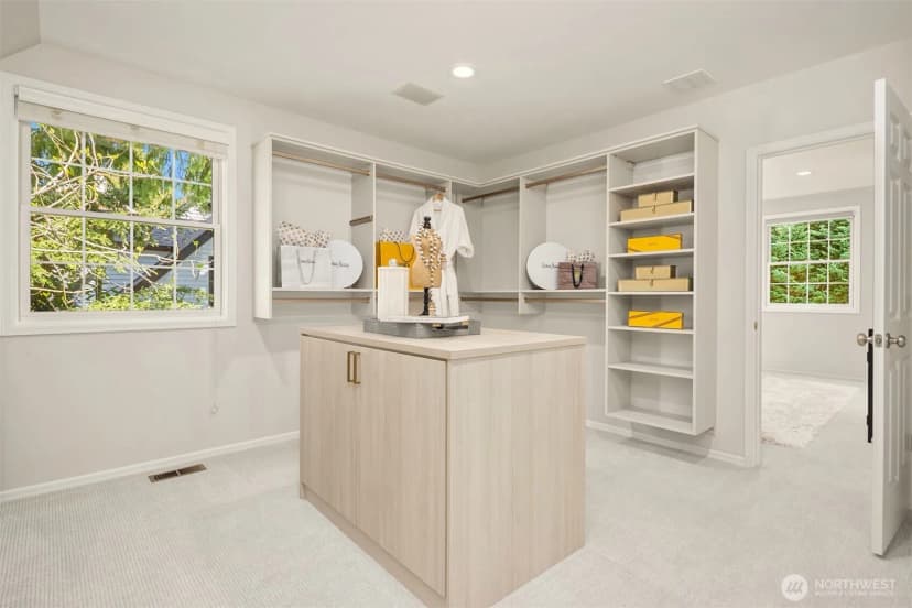 Property photo for 2400 100th Avenue Ne, Bellevue photo 15