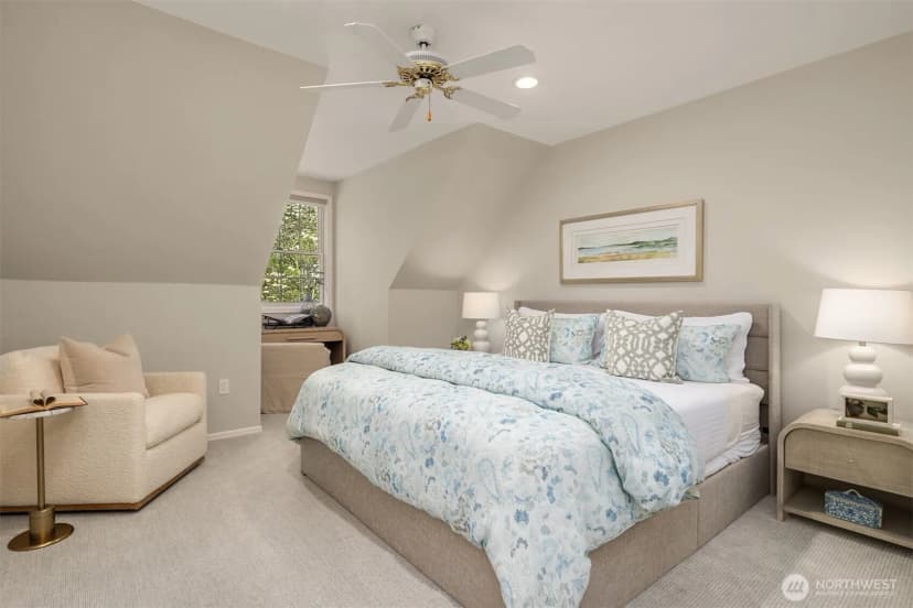 Property photo for 2400 100th Avenue Ne, Bellevue photo 22