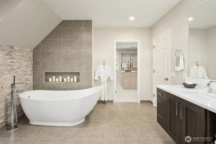 Property photo for 2400 100th Avenue Ne, Bellevue photo 17