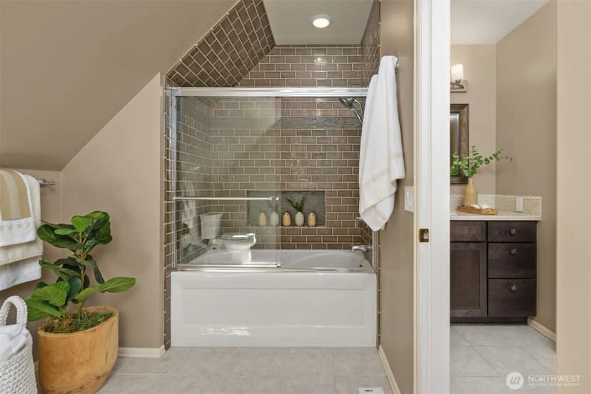 Property photo for 2400 100th Avenue Ne, Bellevue photo 21