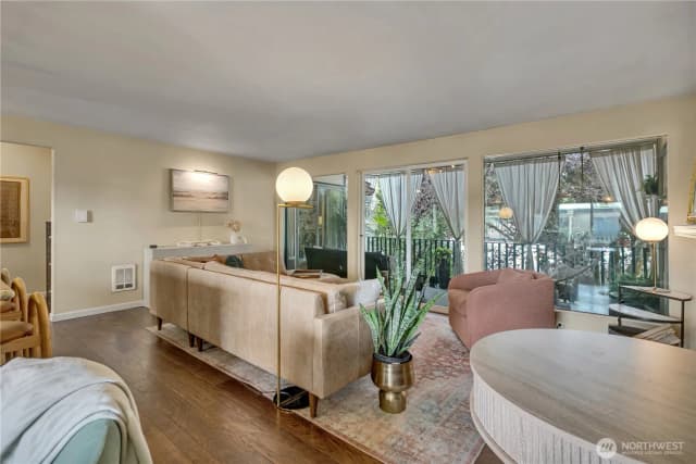 Property photo for 10430 Gravelly Lake Drive Sw #33, Lakewood photo 2