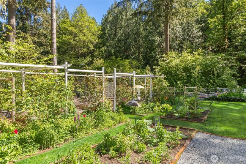 Property photo for 14268 N Madison Avenue Ne, Bainbridge Island photo 25