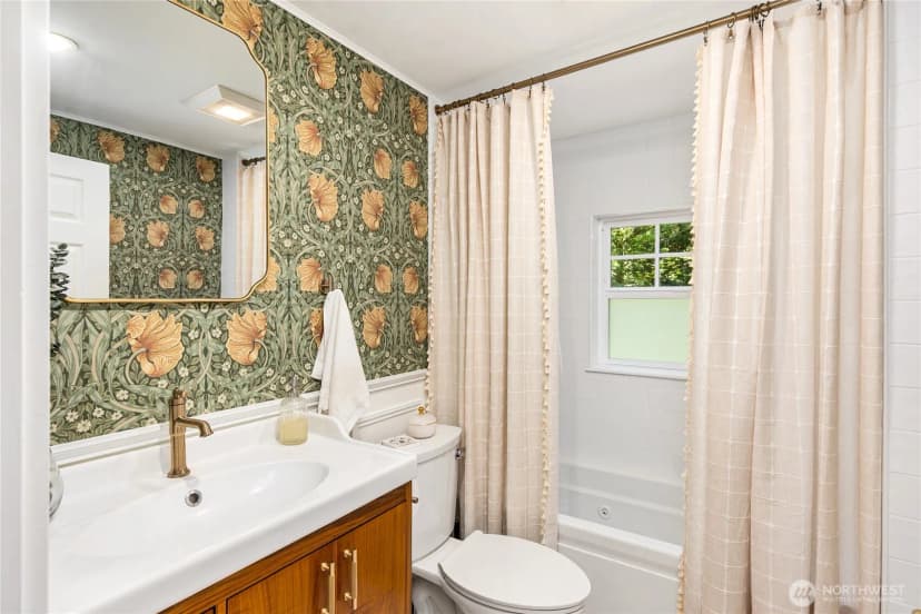 Property photo for 14268 N Madison Avenue Ne, Bainbridge Island photo 17