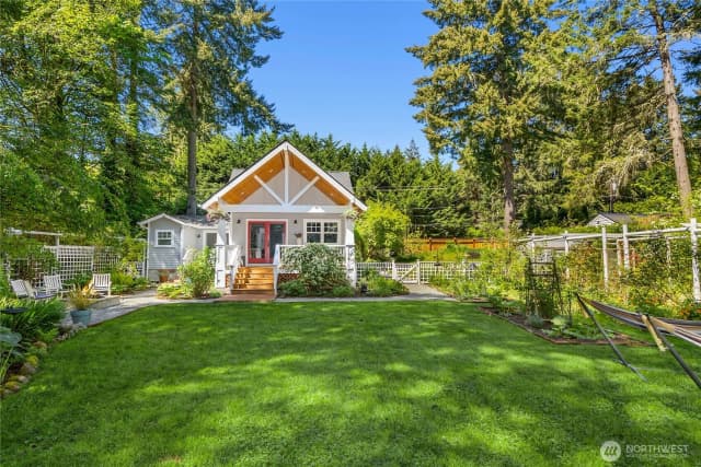 Property photo for 14268 N Madison Avenue Ne, Bainbridge Island photo 4