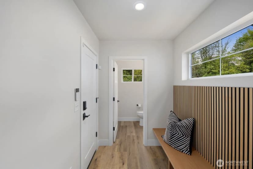 Property photo for 9416 Olson Place Sw, Seattle photo 18