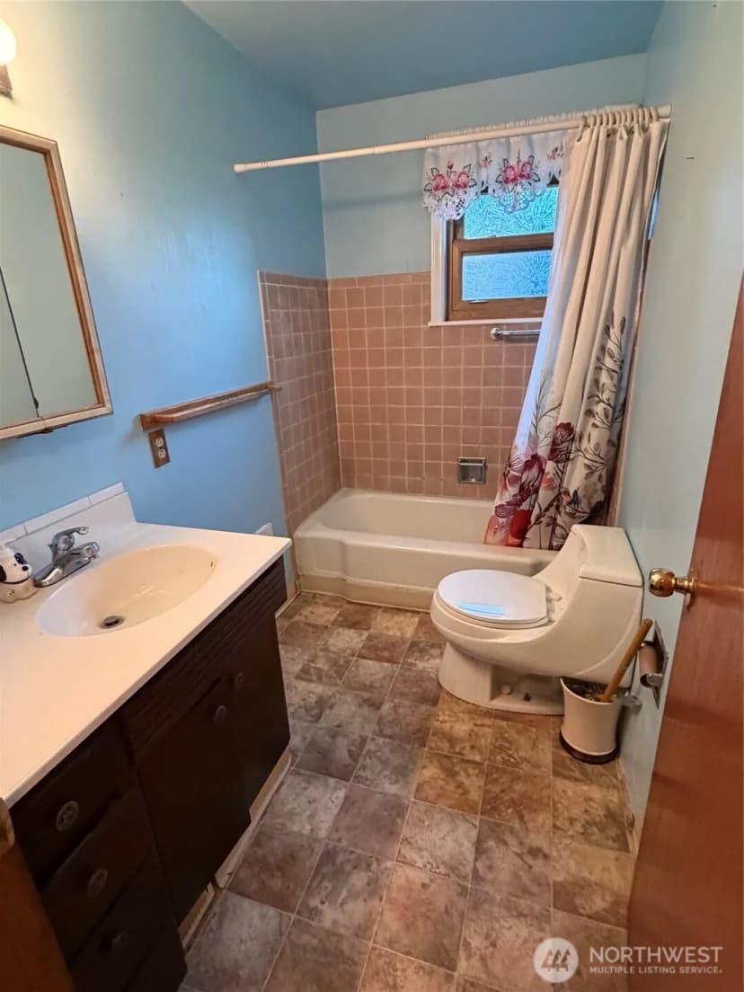 Property photo for 7949 20th Avenue Sw, Seattle photo 11