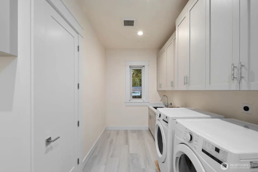 Property photo for 1322 165th Avenue Ne, Bellevue photo 16