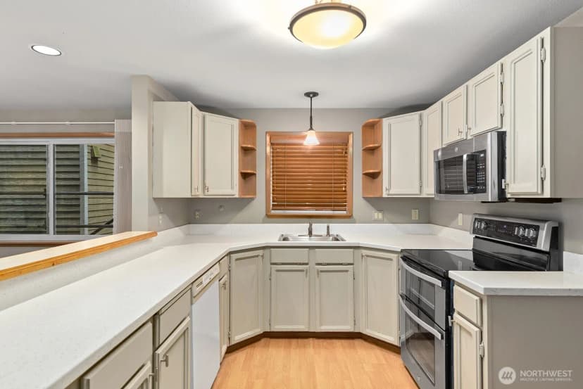 Property photo for 6920 California Avenue Sw #11, Seattle photo 12