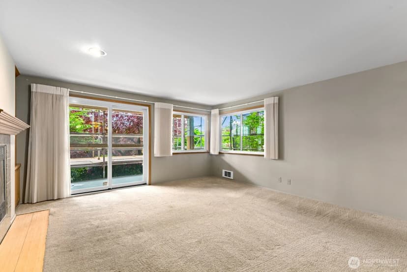 Property photo for 6920 California Avenue Sw #11, Seattle photo 4
