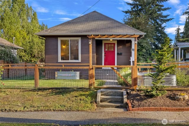 Property photo for 741 S Henderson Street, Seattle photo 2