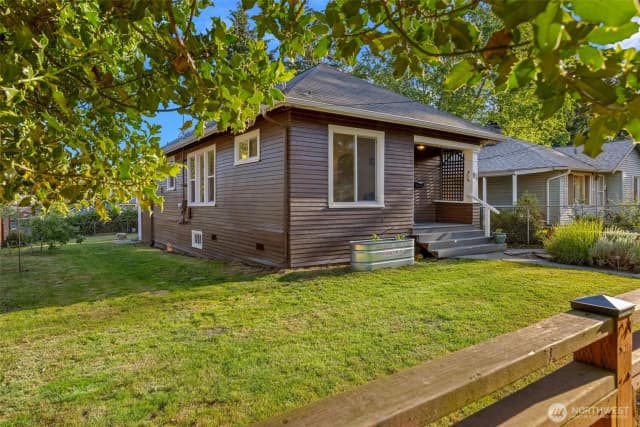 Property photo for 741 S Henderson Street, Seattle photo 3