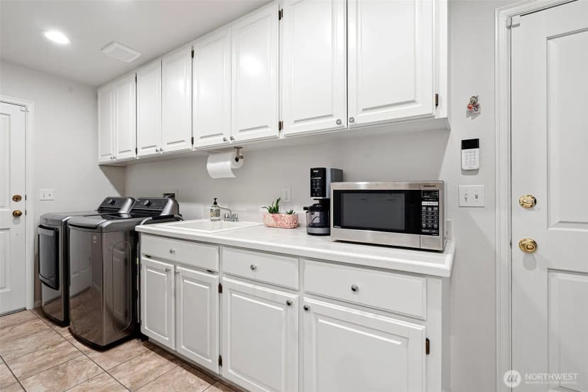Property photo for 11303 Tower Road Sw, Lakewood photo 15