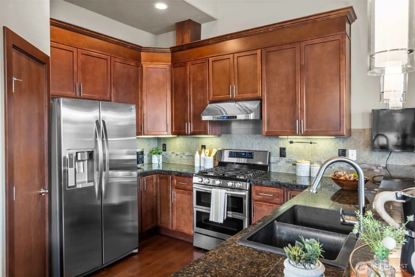 Property photo for 4005 Ne 3rd Place #e, Renton photo 6