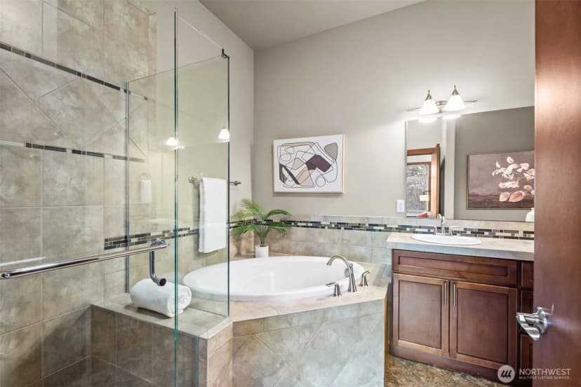 Property photo for 4005 Ne 3rd Place #e, Renton photo 11