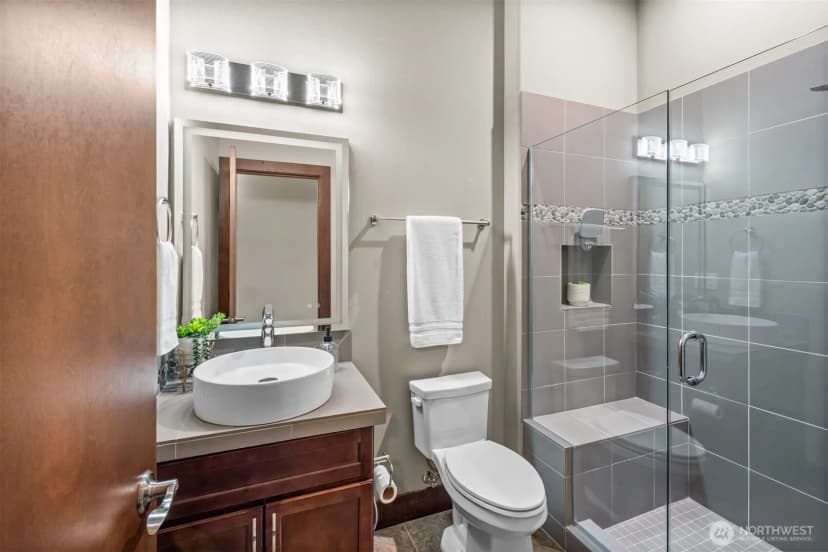 Property photo for 4005 Ne 3rd Place #e, Renton photo 18