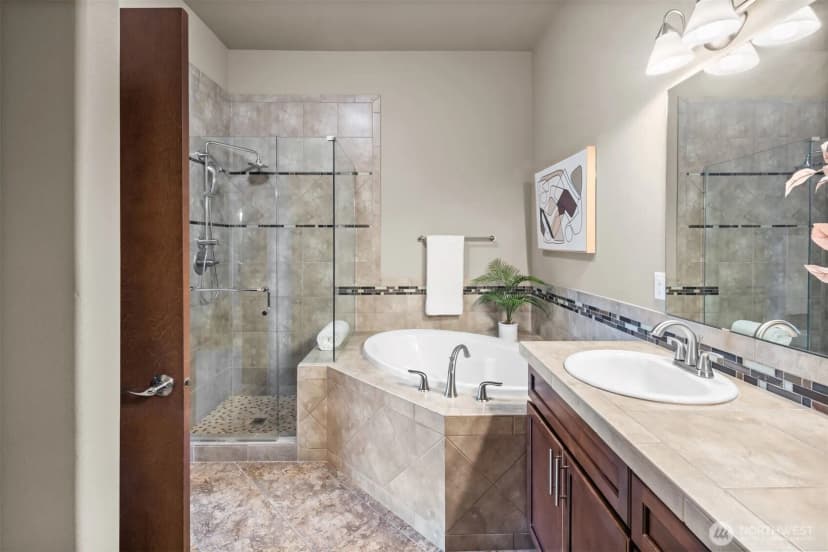 Property photo for 4005 Ne 3rd Place #e, Renton photo 13