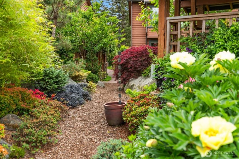Property photo for 565 Ericksen Avenue Ne, Bainbridge Island photo 23