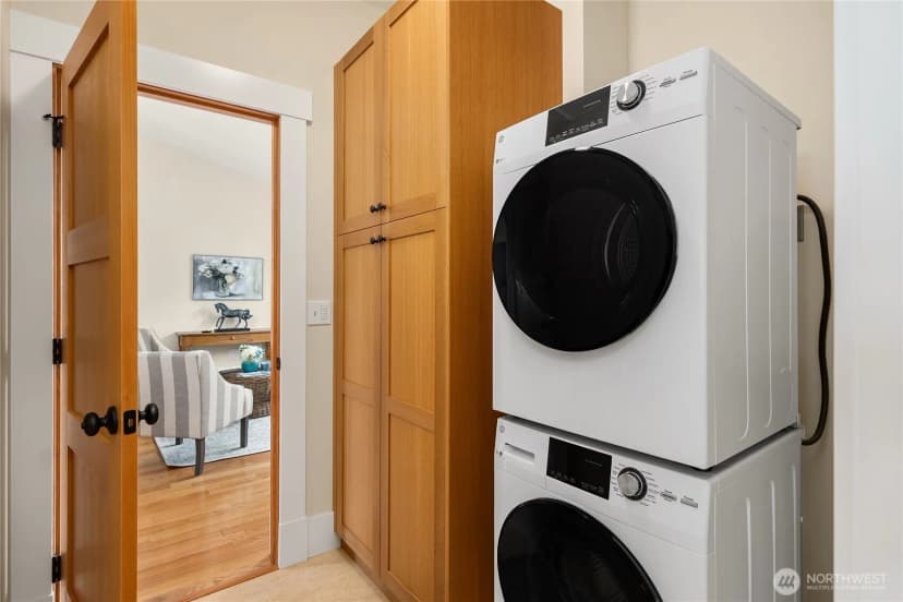 Property photo for 565 Ericksen Avenue Ne, Bainbridge Island photo 12